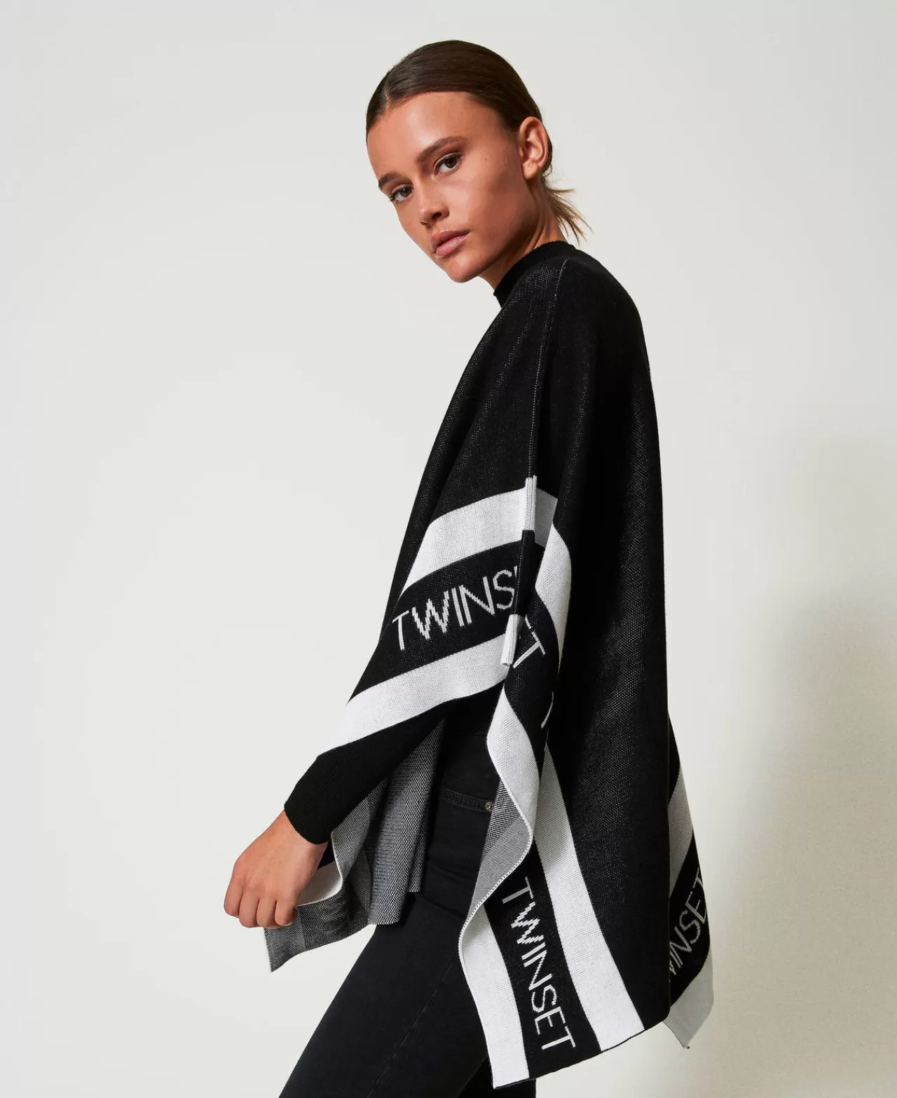 TWINSET Milano Poncho Aus Jacquard-Strick Mit Logos